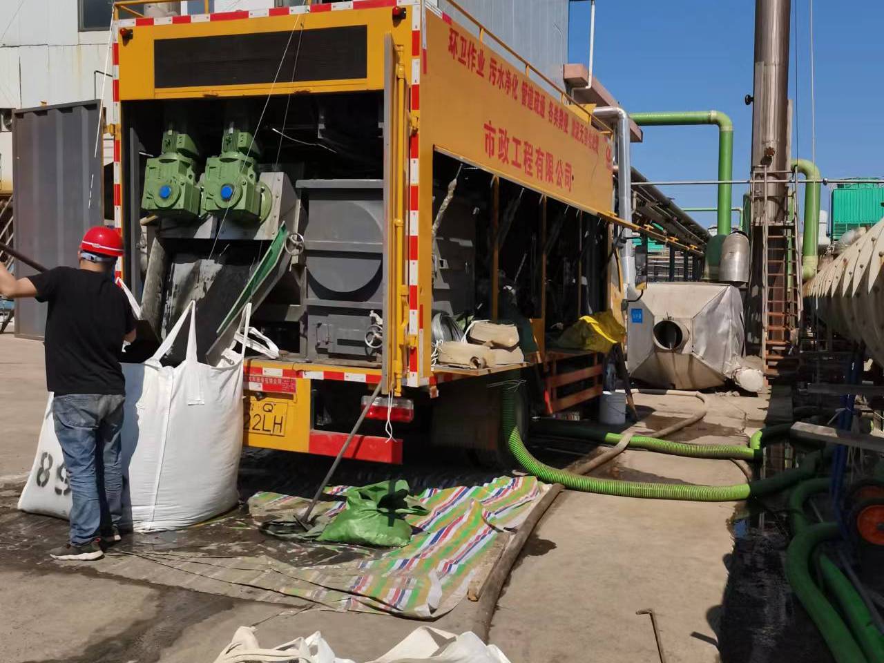 庄河淤泥压干处理